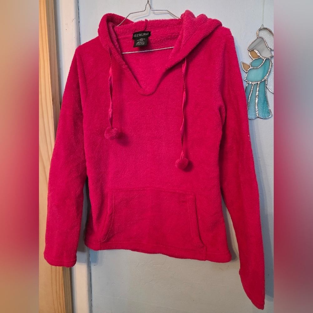 Juniors Pull Over Hoodie With Kangaroo Pocket Sz Small. Pit To Pit 16".